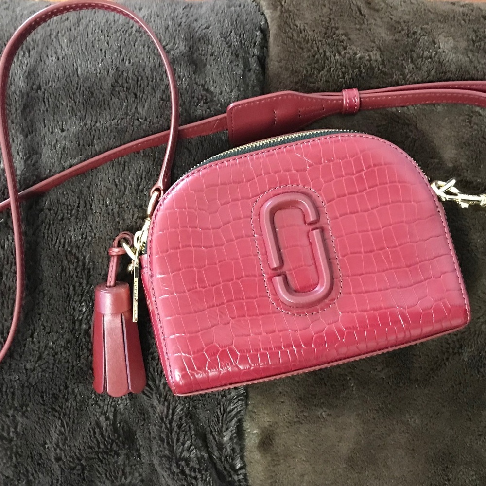 MARC JACOBS Shutter Embossed Leather Crossbody - Vachetta Red